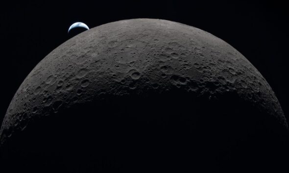 Artemis II Captures Rare ‘Earthset’ Over Moon