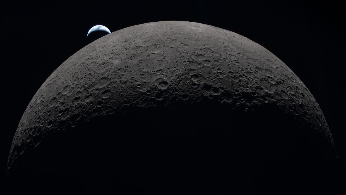 Artemis II Captures Rare ‘Earthset’ Over Moon