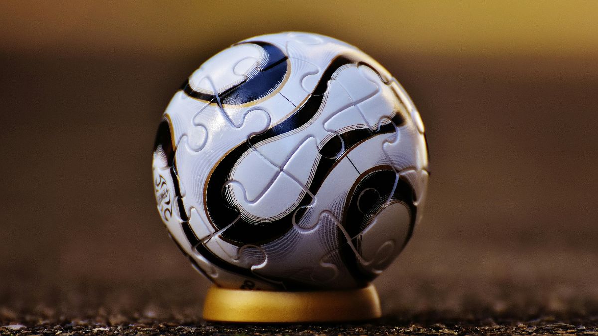 FIFA heat safety guidelines: Football players competing under extreme heat conditions during an international match as experts warn FIFA over 2026 Football World Cup safety risks.
