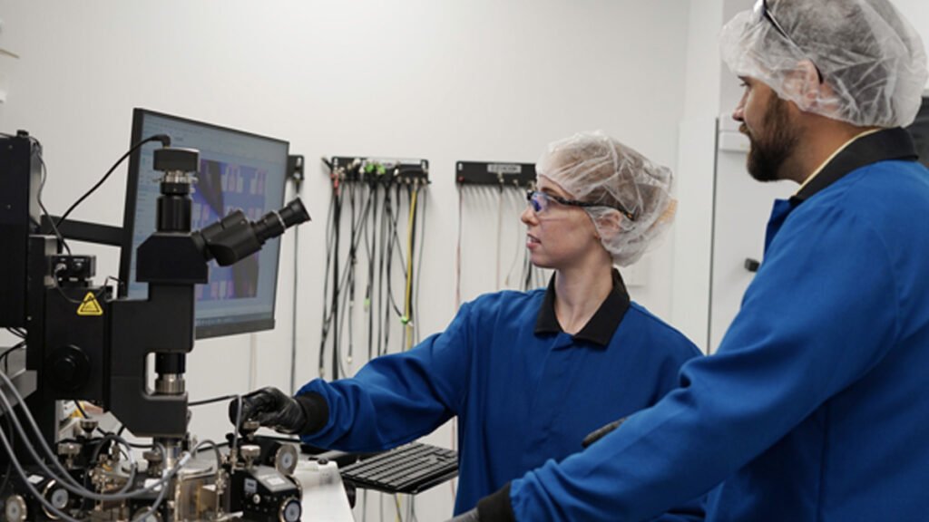 MIT's New Chipmaking Method Brings Molecular Electronics Closer to Reality 42 in m ole1