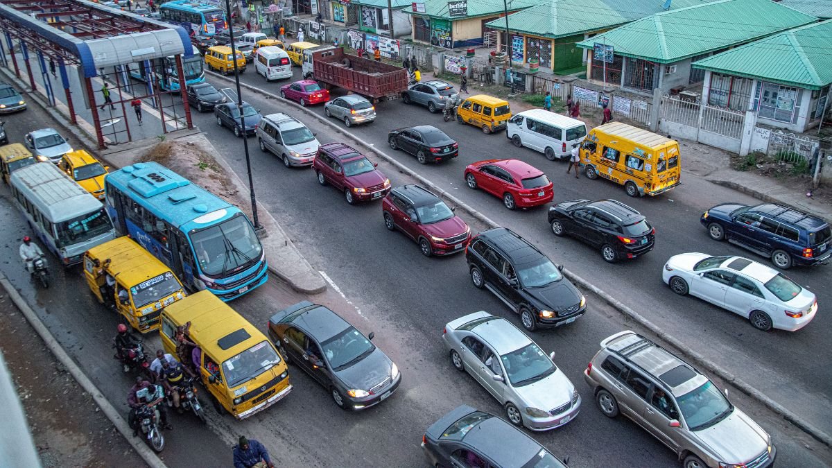 Busy Indian city road with cars and commercial vehicles, illustrating India’s changing passenger-vehicle market