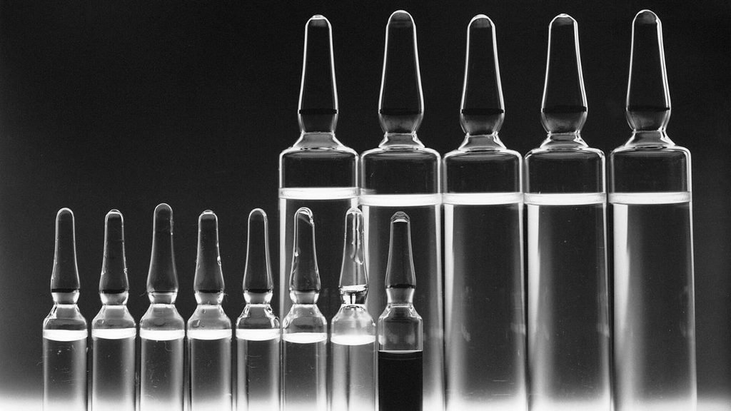 Chemotherapy drug vials, illustrating India's move to cap trade margins on non-scheduled cancer medicines to improve affordability.
